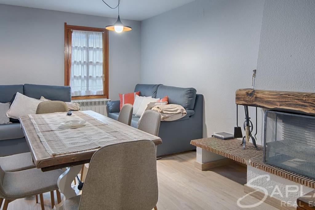 Saplan Real Estate Pensaueth Villa Salardú Kültér fotó
